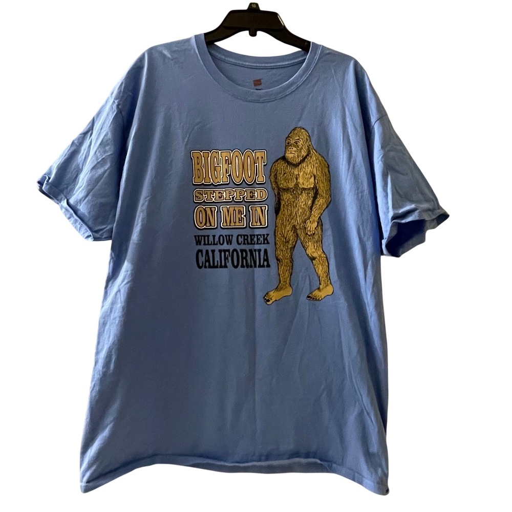 Bigfoot Stepped On Me In Willow Creek California Graphic Tee Blue Mens 2XL Hanes